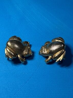 Gold Tone Frog  belt buckle